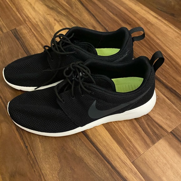NEW Nikes - Picture 1 of 3